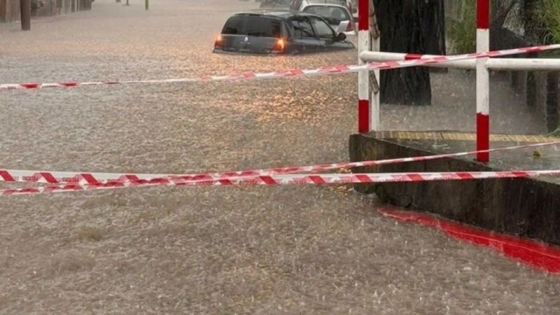 Defensa Civil emite alerta crítica: "No transitar" en el norte y oeste bonaerense por el temporal