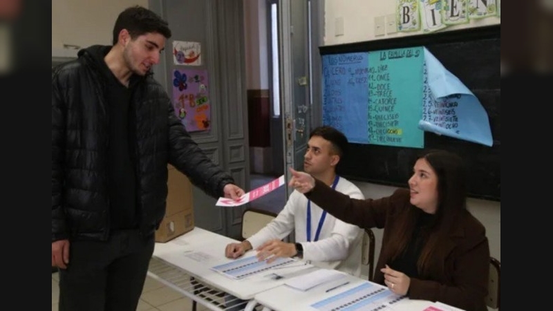 Las escuelas abrieron para comenzar la jornada de elecciones en CABA