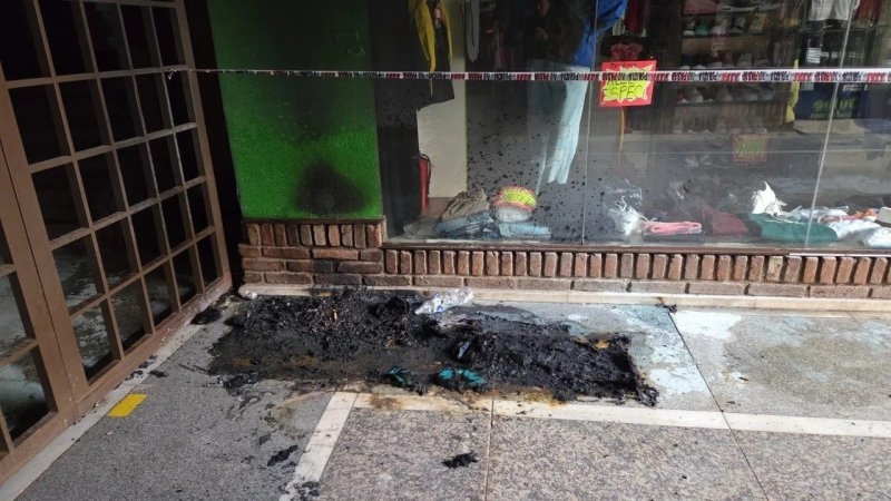 Un hombre en situación de calle sufrió heridas tras incendiarse su colchón