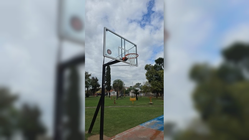 Se llevan adelante tareas de mantenimiento en canchas de básquet 3x3 tras hechos de vandalismo