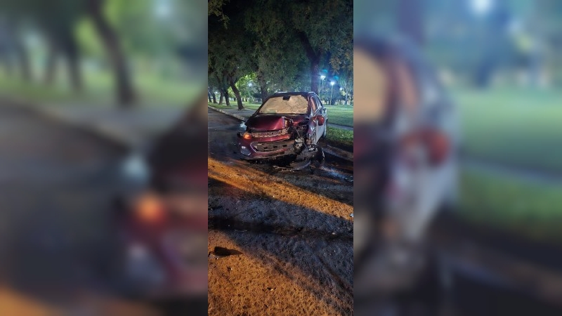 Accidente de tránsito en Av. Libertador (N): un vehículo colisionó contra un poste de luz