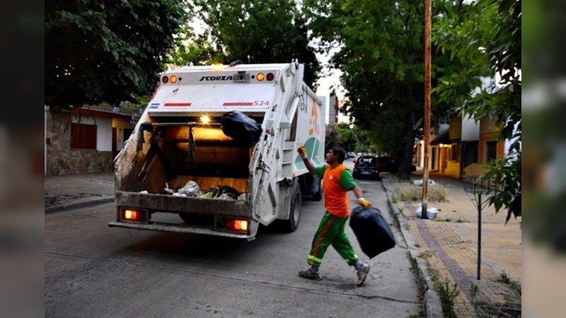 Tragedia en Las Varillas: un recolector municipal murió aplastado por el camión de residuos