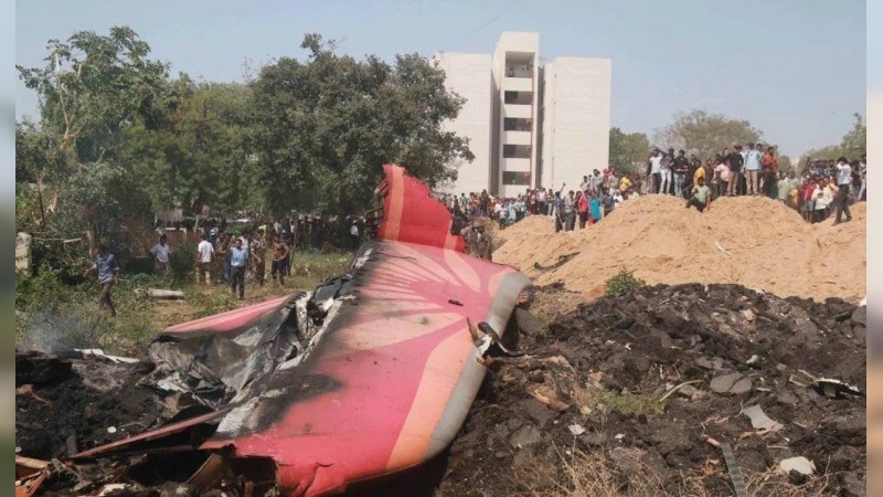 India inicia una investigación formal sobre el accidente aéreo: encontraron la caja negra