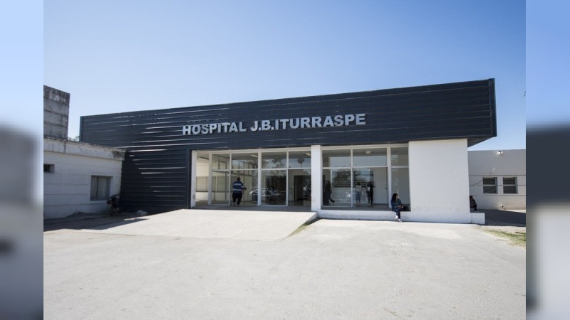 Un hombre ingresó al Hospital Iturraspe con heridas de bala y fracturas en ambas piernas