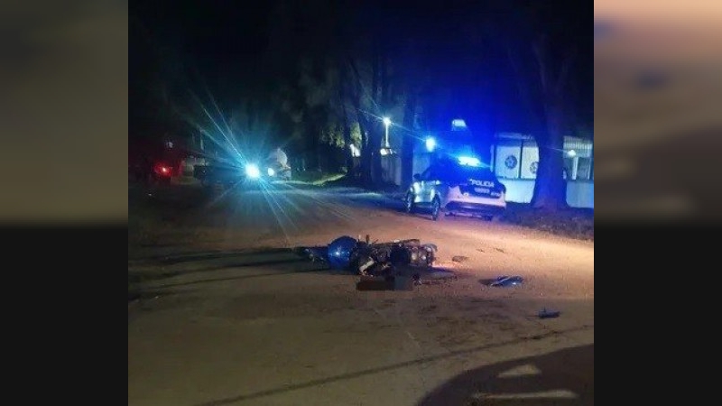 Un motociclista falleció tras chocar contra un camión en el interior de Córdoba