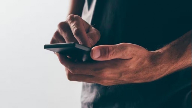 Condenaron a un hombre en Córdoba por violencia digital contra sus exparejas: las extorsionaba por plata