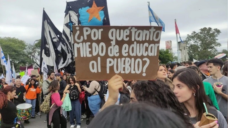 Emergencia universitaria: ADIUC resolvió la suspensión de exámenes y el no inicio de clases