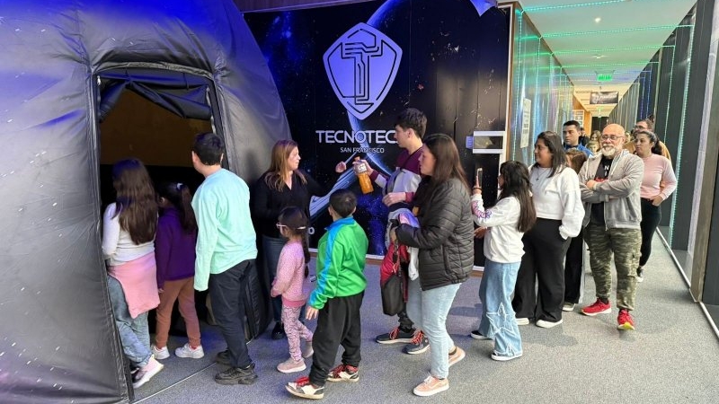 El Planetario local deslumbra en vacaciones de invierno con funciones gratuitas y llenas de emoción