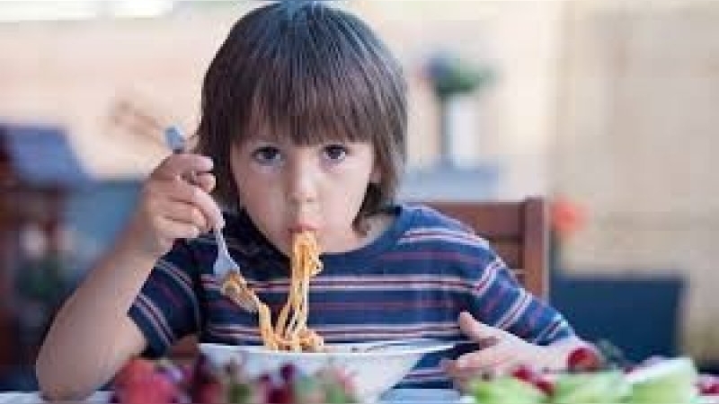 Se incrementó el número de chicos mal alimentados en sectores de clase media