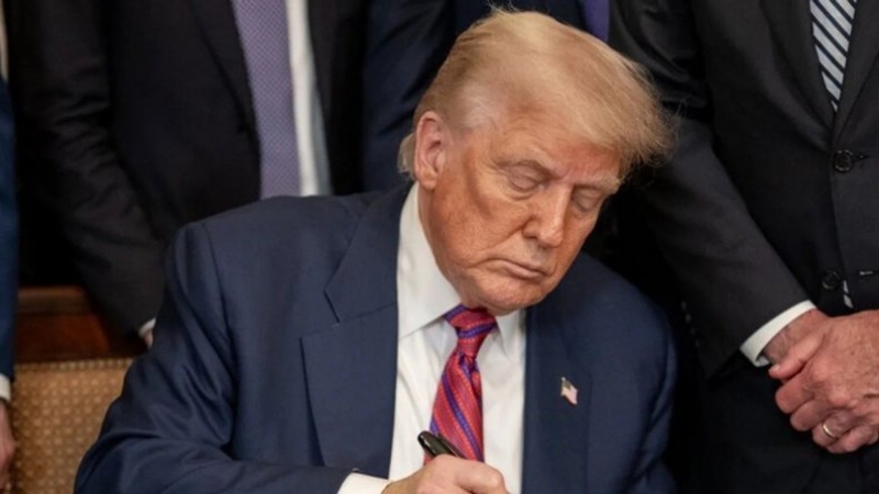 Trump, sin filtros contra Obama: lo acusó de "traición" y de haber liderado un golpe