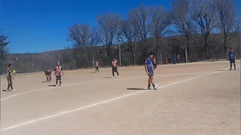 Tragedia en el fútbol cordobés: murió un jugador en un partido de veteranos
