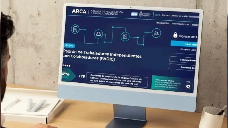 La recaudación tributaria cayó en torno a 2,4% en términos reales en agosto