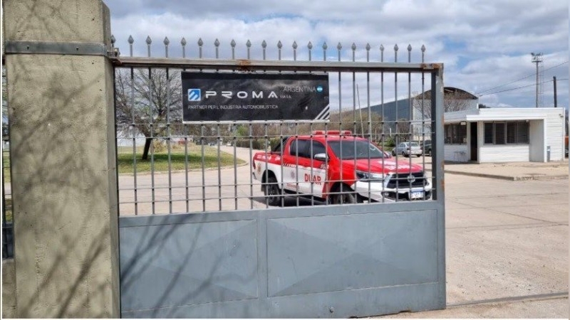 Le explotó un aire acondicionado en una fábrica de Córdoba y perdió un brazo: está grave