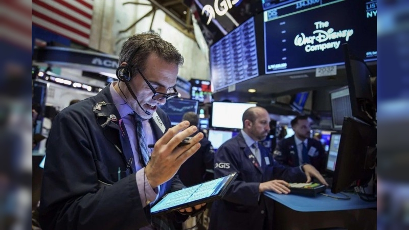 Cuatro acciones argentinas que cotizan en Wall Street reparten ganancias, lejos de Luis Caputo