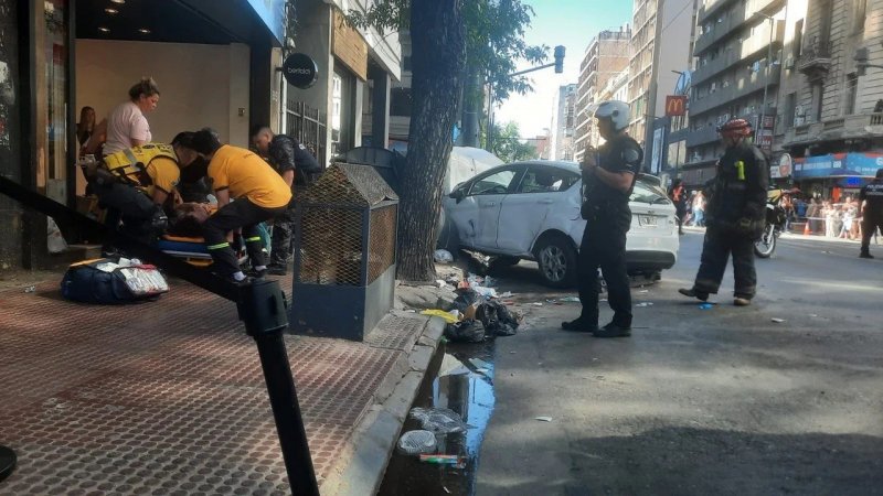 Córdoba: automovilista perdió el control en pleno centro y atropelló a varias personas
