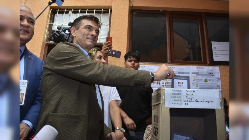 El Gobierno felicitó a Rodrigo Paz por su triunfo en las elecciones de Bolivia
