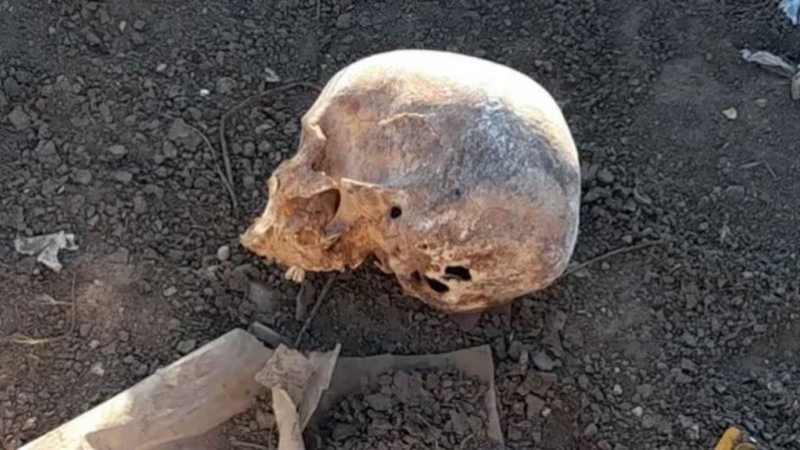 En un canal de Villa Las Rosas hallaron restos de un supuesto cráneo humano