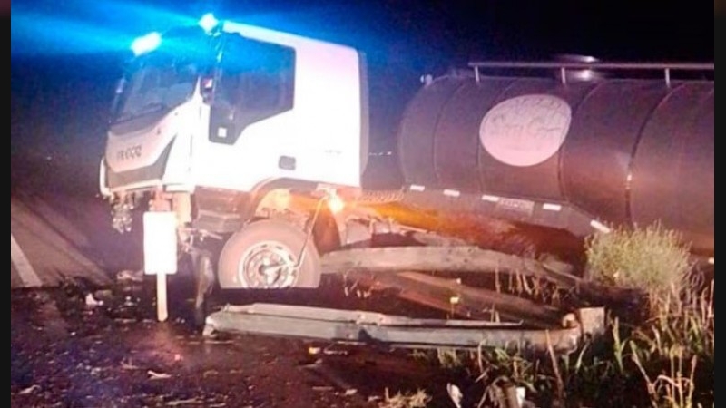 Un camionero se despistó en la autopista Córdoba–San Francisco tras quedarse dormido