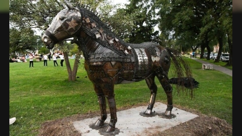 &ldquo;Arte Central&rdquo;: Una nueva intervenci&oacute;n lleg&oacute; a la Plaza V&eacute;lez Sarsfield
