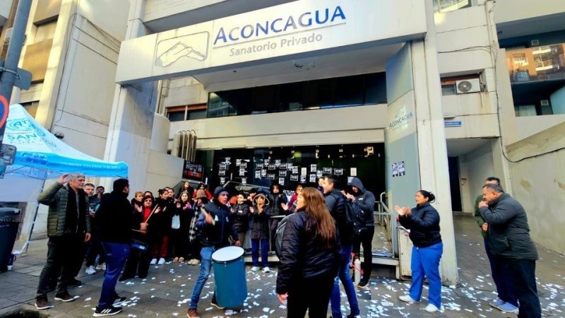Paro y medidas de fuerza en clínicas privadas de Córdoba
