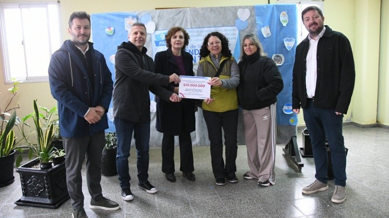 Bernarte supervis&oacute; obras del FODEMEEP y entreg&oacute; un aporte al IPEM N.&ordm; 315