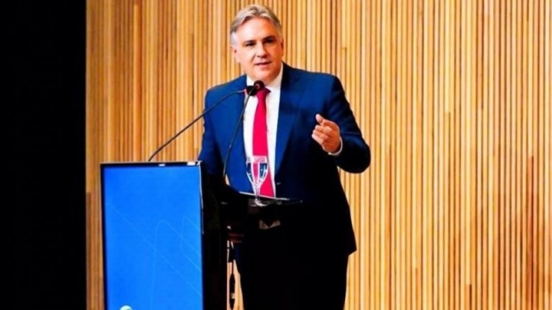 Llaryora envi&oacute; a la Legislatura un proyecto para aliviar y reordenar el endeudamiento de las familias