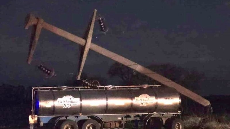 Un accidente provocó la caída de un poste y dejó sin luz a Brinkmann