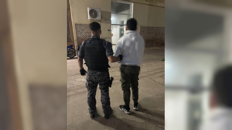 Detuvieron a un hombre de 25 años que tenía una orden de detención vigente