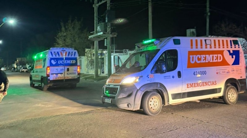 Choque entre dos motocicletas: cinco personas fueron asistidas en barrio Hospital