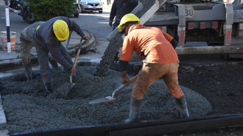 Bernarte supervisó las obras de mantenimiento vial que se ejecutan en Bv. Buenos Aires