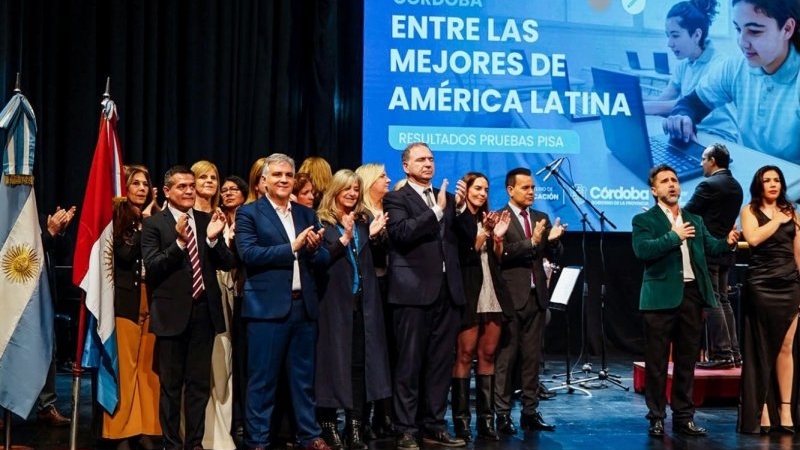Llaryora reconoci&oacute; a los docentes por los resultados alcanzados por C&oacute;rdoba en las pruebas PISA