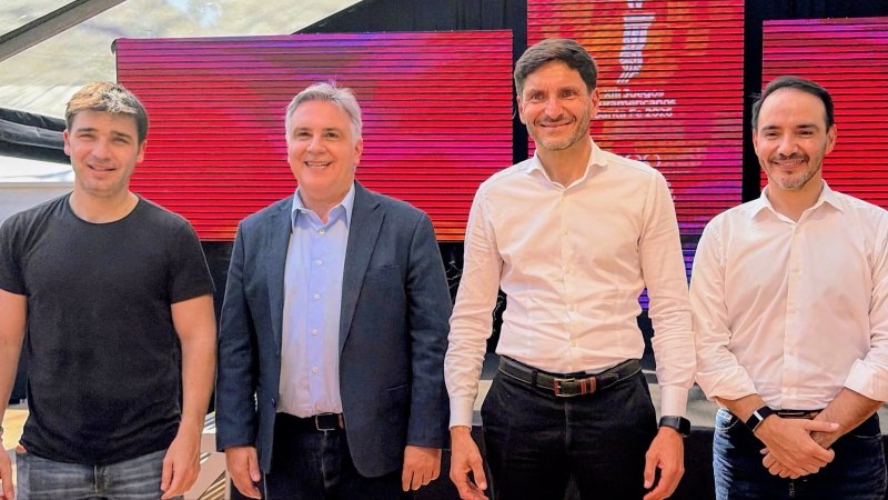 Llaryora acompa&ntilde;&oacute; a Pullaro en los Juegos Suramericanos y felicit&oacute; a los deportistas cordobeses