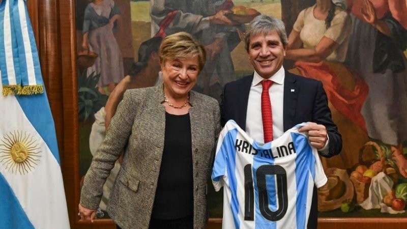 El FMI inicia la tercera revisi&oacute;n del programa con Argentina que podr&iacute;a destrabar US$900 millones