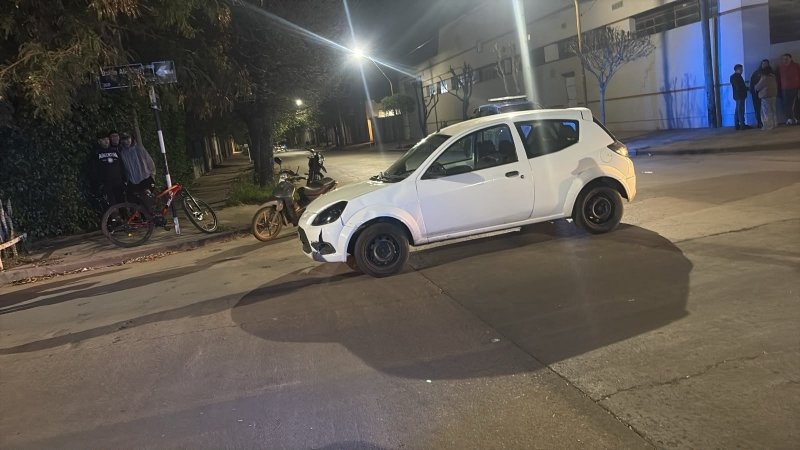 Accidente de tr&aacute;nsito en barrio Sarmiento: un adolescente fue trasladado al hospital