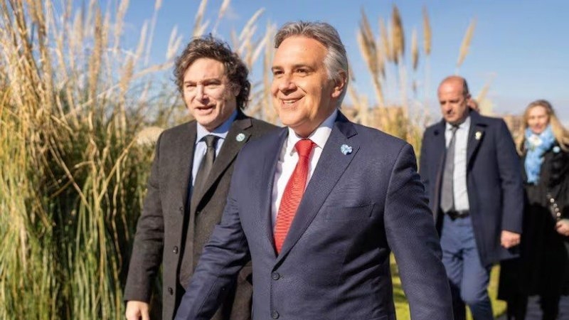 C&oacute;rdoba: se desploma la aprobaci&oacute;n de Javier Milei y Mart&iacute;n Llaryora se consolida