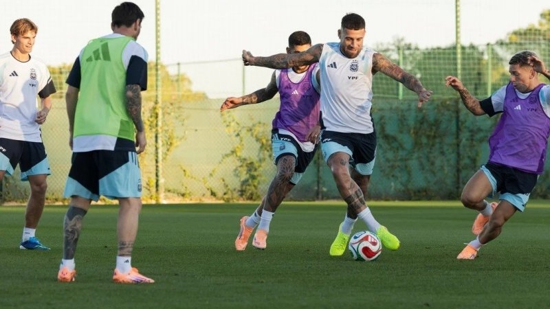 La Selecci&oacute;n Argentina se entren&oacute; con la mira puesta en Bolivia