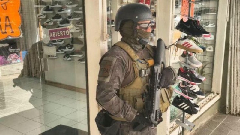 Vendían zapatillas en la peatonal de Córdoba, pero adentro escondían droga: tres detenidos