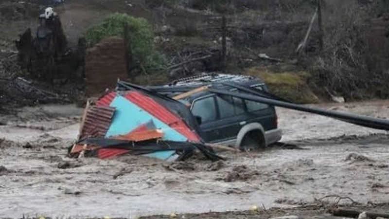 Impactante aluvión en Santiago de Chile y sus alrededores