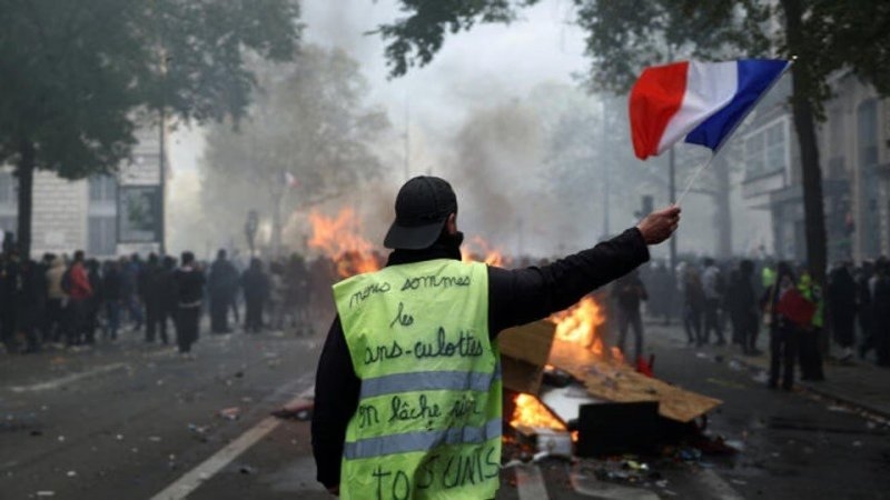 El Gobierno de Francia decret&oacute; toques de queda parciales tras la ola de disturbios