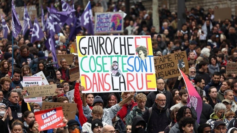 Tensi&oacute;n en Par&iacute;s: la Polic&iacute;a se enfrenta con los manifestantes y ya hay 135 detenidos